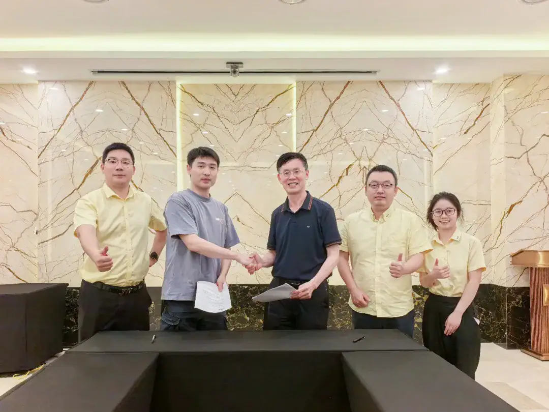 Chairman of JWELL Machinery signed a technical agency agreement in the PVC field with CÔNG TY TNHH XUẤT NHẬP KHẨU ĐÔNG HÚC