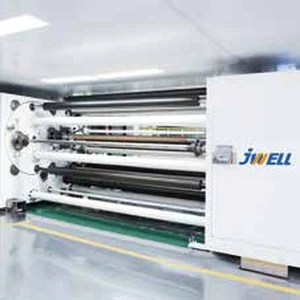 Unité de rouleaux JWELL d’une ligne de revêtement dans un atelier propre