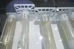 Рулоны плёнки в белых держателях